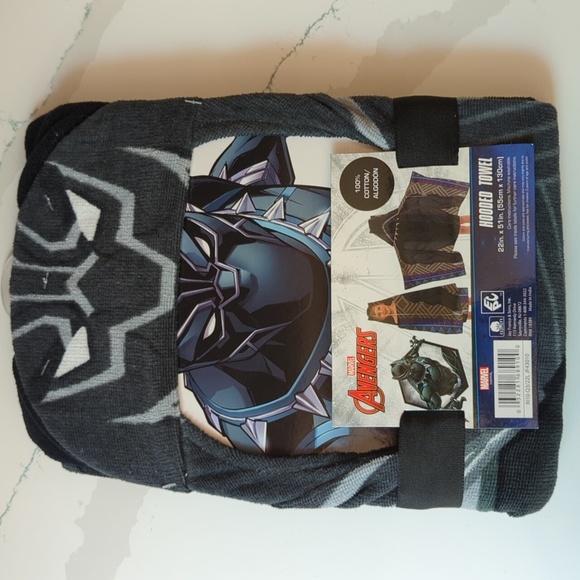 Marvel Avengers Black Panther Hooded Towel NWT - Picture 1 of 4